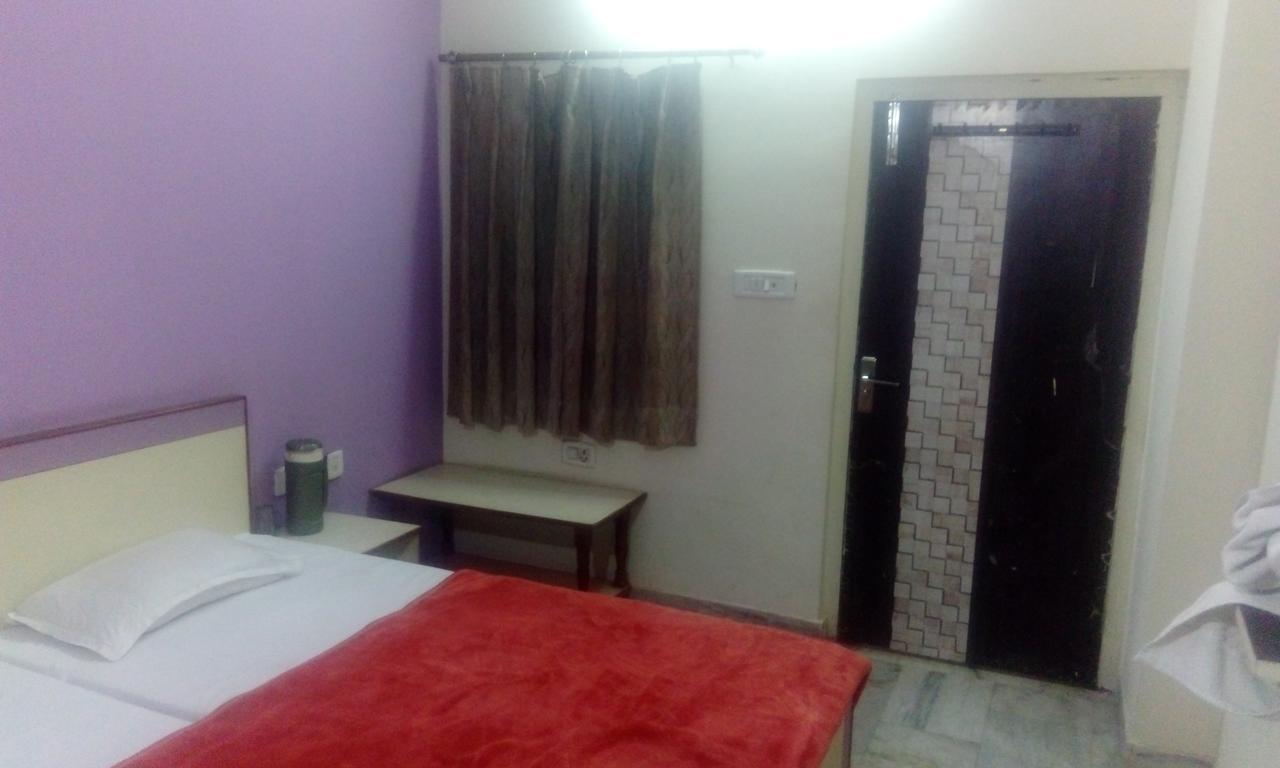 Hotel Harish Palace Агра Екстер'єр фото